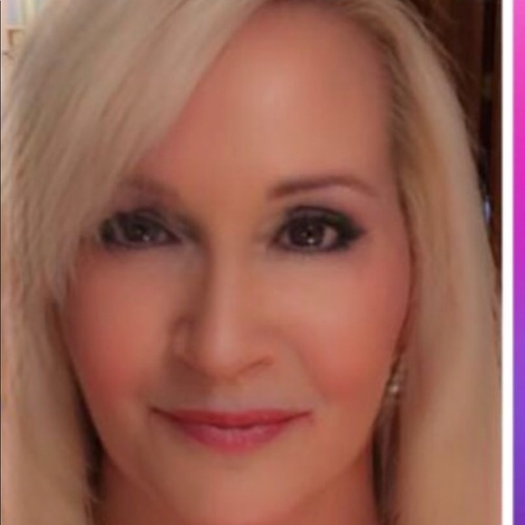 Meet your Posher, Deborah - Picture 2 of 2